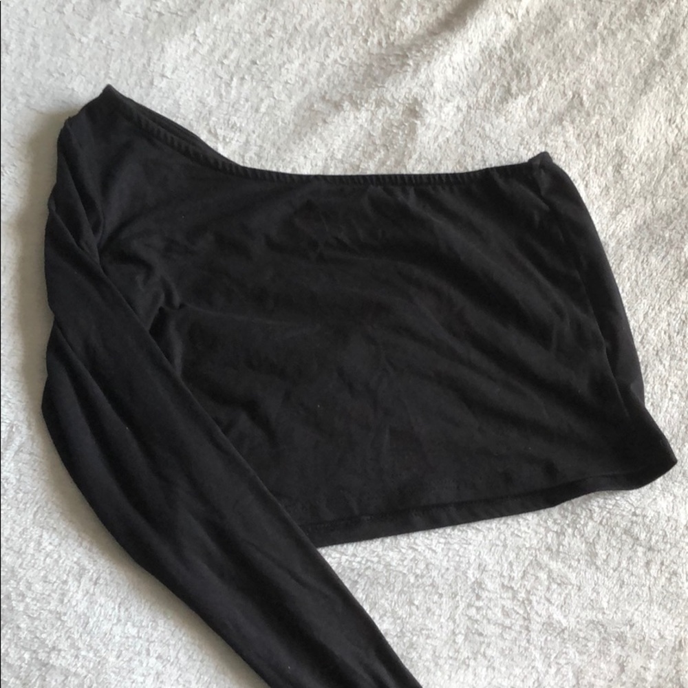 one sleeve black crop top